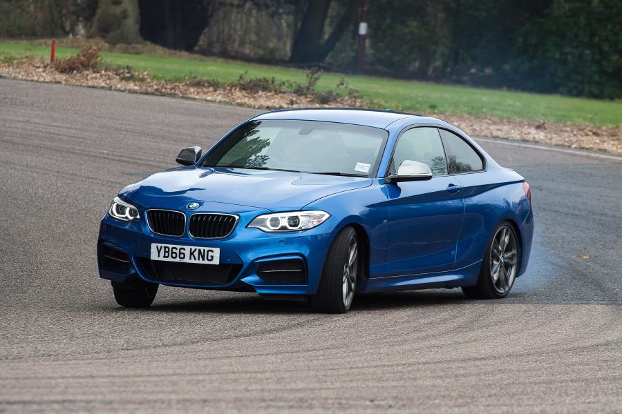  BMW M240i Coupe 2016 года  (UK) (фото 24 из 25)